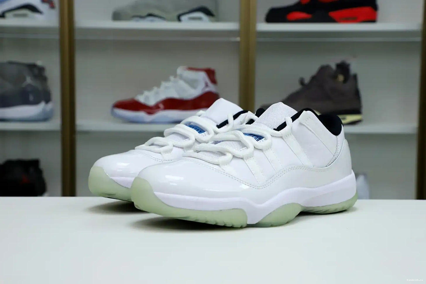 JORDAN Kimikick LOW BLUE AIR LEGEND RETRO 11 0428